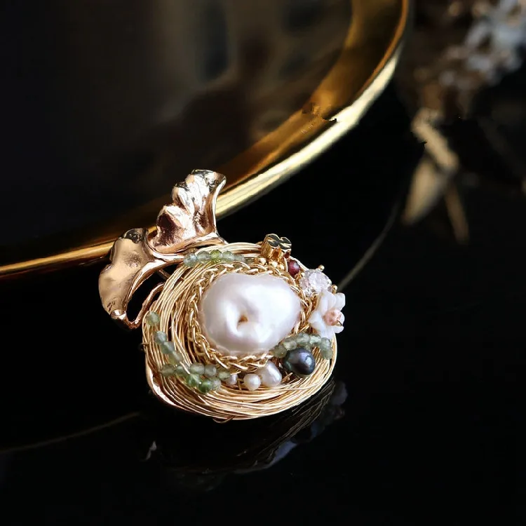 round pearl brooch (18)
