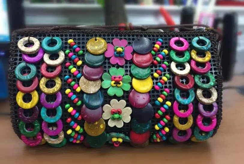 

National wind female handmade flower purse coconut shell new strange Woven bag Pure natural coconut shell Beading Messenger bag