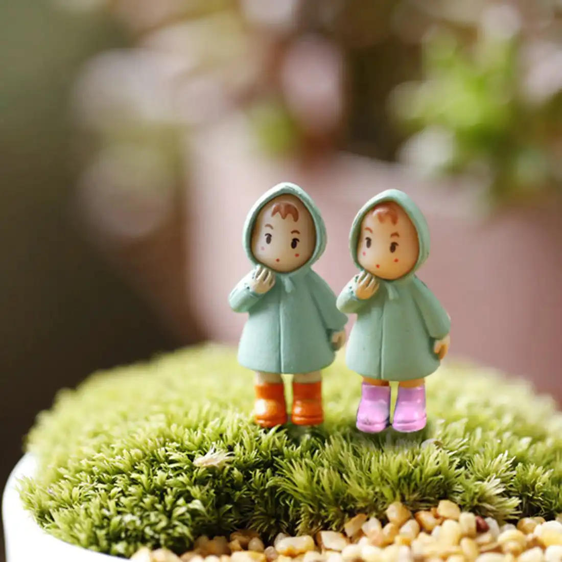 Hot Sale 1pcs Cute Mini Figurines Miniature Girl Mei Resin Crafts