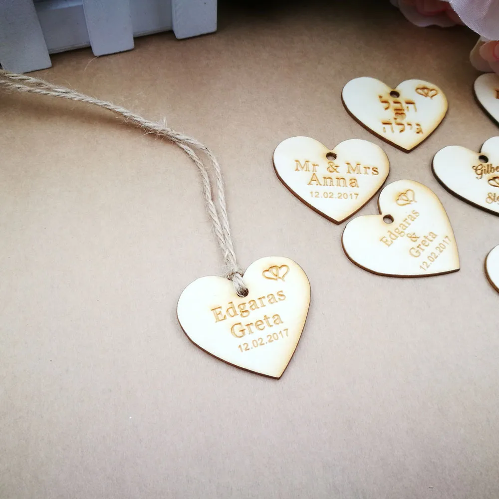 (100pcs)Customized Candy Tags of herats Personalized Engraved Wood Hangs Love Heart Centerpieces Wedding Table Decoration Favors1