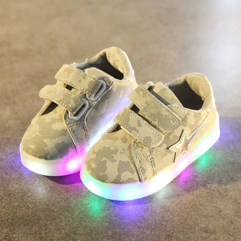 

2018 European new camouflage stars cool girls boys shoes LED lighting fashion baby kids sneakers casual glowing children shoes