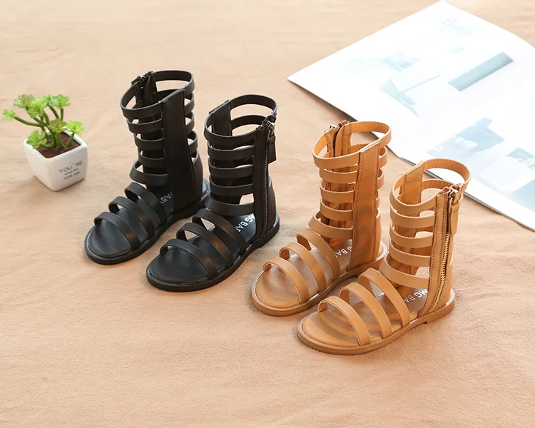 Новинка года; Летние римские сандалии с открытым носком для девочек; модные босоножки на высоком каблуке; нескользящая детская обувь