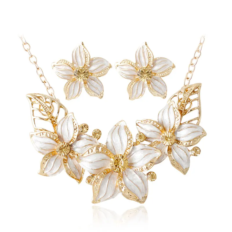 

F&U Fashion Crystal Pistil And Four Colours Ceramic Glaze Flower Pendant and Golden Chain Necklace Jewelry Fine for woman