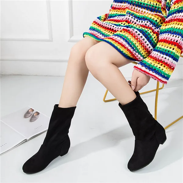 Женские замшевые ботинки на квадратном каблуке с круглым носком; однотонные ботинки без застежки; 4 цвета