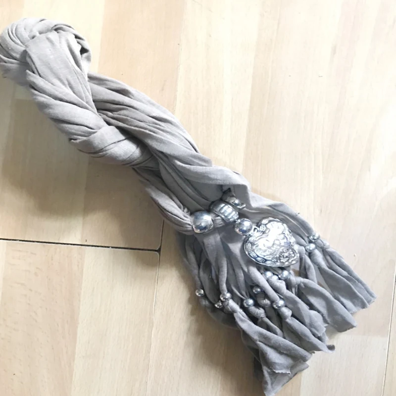 Рисунок 3 - Шарм простой сплошной цвет кулон шарф-ожерелье