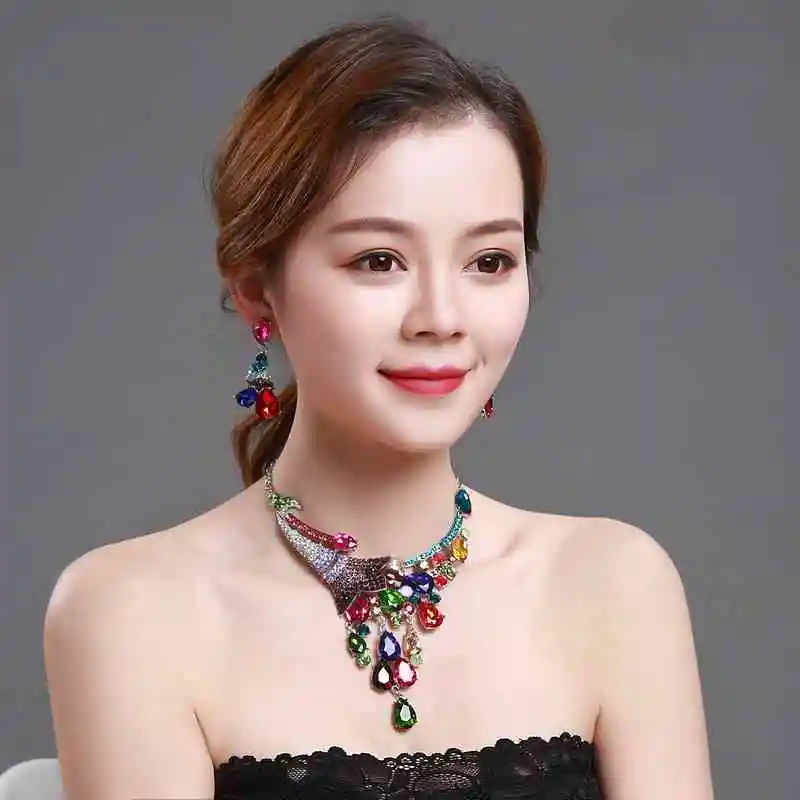 

Europe and the United States sweater chain luxury gem Europe and the United States fashion decorative clavicle chain party banqu