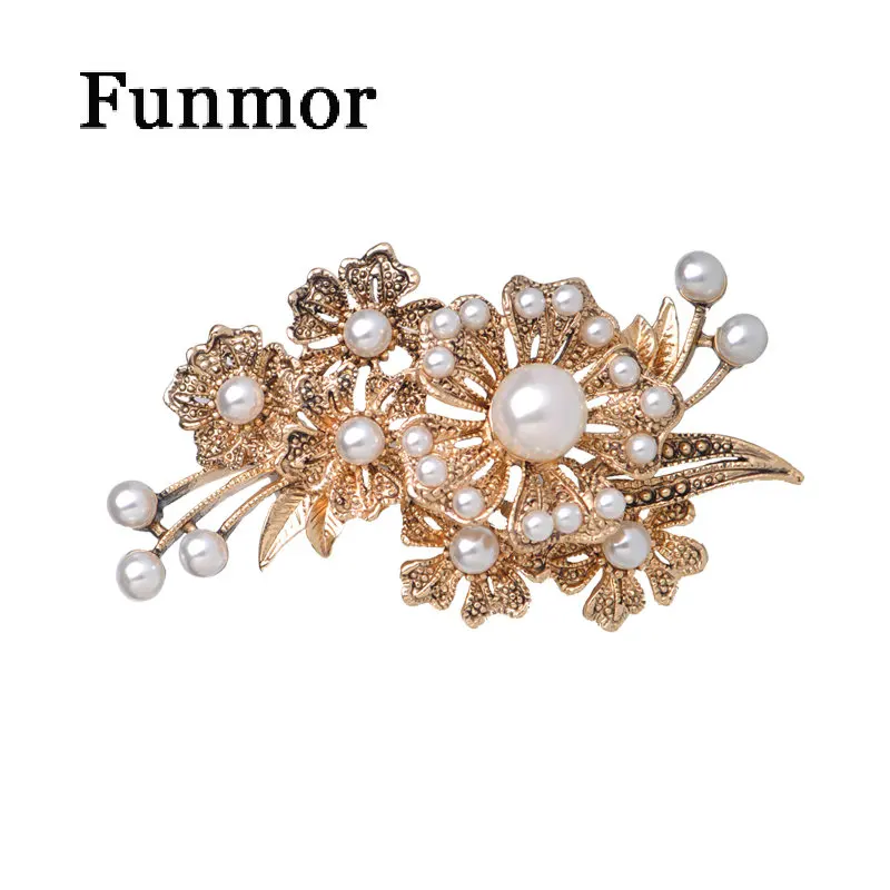 

FUNMOR Vintage Gold Flowers Brooches For Women Men Classic Simulated Pearl Wedding Banquet Party Brooch Valentine Day Gifts