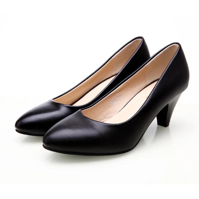 YALNN/Женская обувь в сдержанном стиле; черные туфли-лодочки; офисные женские туфли; 5 см; новые туфли-лодочки на среднем каблуке; классические черные кожаные туфли с острым носком