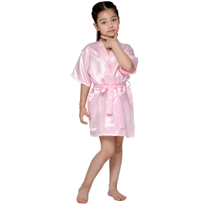 Модные детские халаты для свадебной вечеринки с цветочным узором для девочек атласная ночная рубашка Шелковый детский халат с монограммой кимоно для подружки невесты