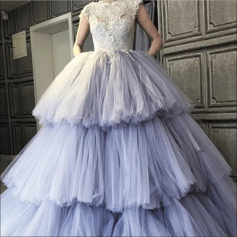 

Luxury Beaded Saudi Arabia Ball Gown Evening Formal Dresses Short Sleeves 2020 Fashion Tiered Extra Puffy Prom Gown Abendkleider