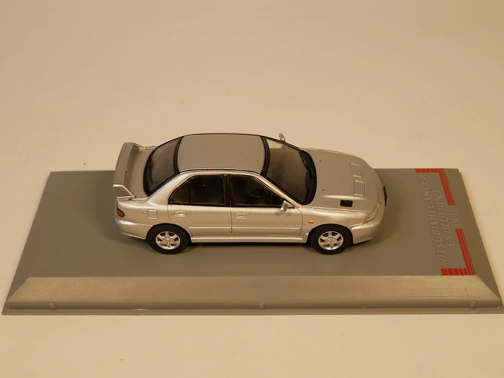 Литой клуб 1:43 поколения GTI Mitsubishi Lancer Evolution 1992 от ixo