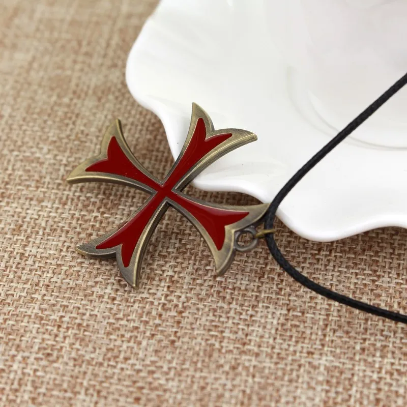 Assassin-s-Creed-Templar-Necklace-Assassins-Creed-Figure-CosplayFashion-Jewelry-Assassins-Creed-Necklace-Mens-Womens-Pendant (3)