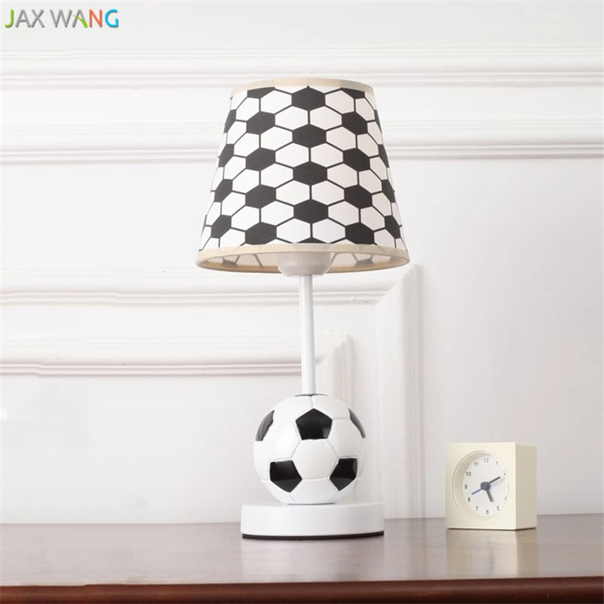 現代のクリエイティブ漫画サッカーテーブルランプサッカーデスクライト用子供ルーム男の子寝室のベッドサイド学習家の照明の装飾 Desk Light Football Deskdesk Lamp Light Aliexpress