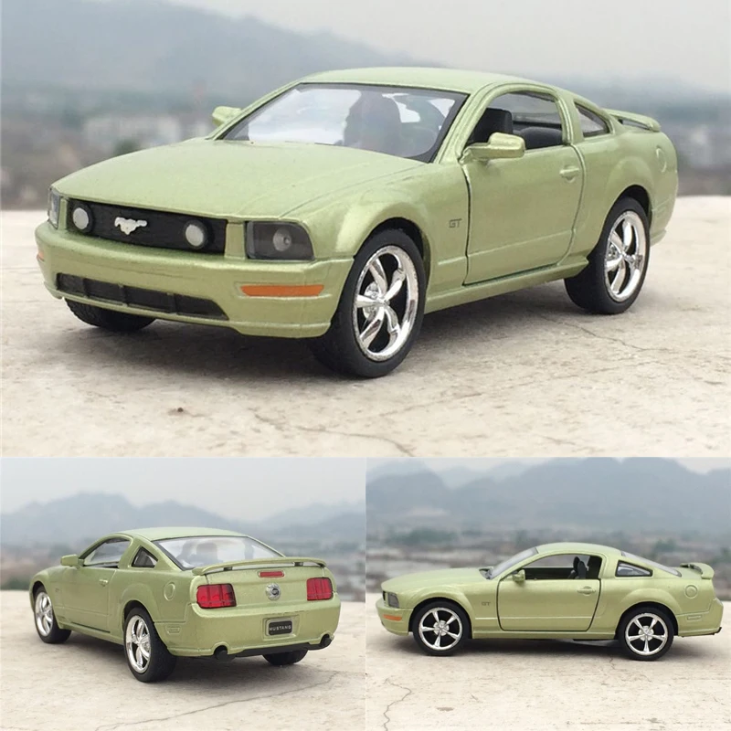 

1:38 2006 Mustang GT Diecast Metal Alloy Car Model Toy With Pull Back Car As Gift For Kids Toys Free Shipping