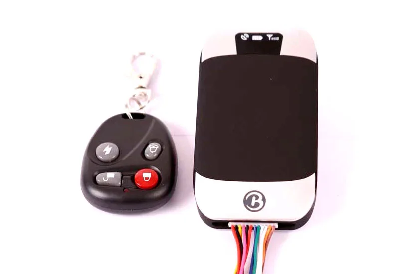 Quad Band Автомобильный GPS трекер GSM/GPRS Автомобильные GPS-навигаторы Tracker 303 г с удаленным цели
