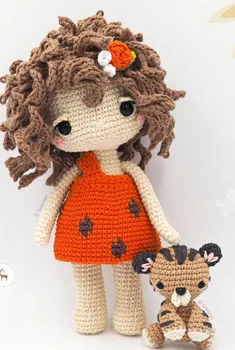 

crochet armigurumi rattle pretty girl model number 850