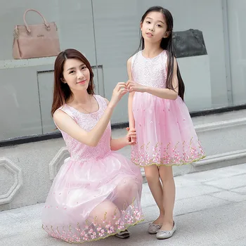 

Mother Daughter Dresses Mama Baby 2018 Family Matching Outfits Mother Daughter White Pink Wedding Dress Holiday Clothes