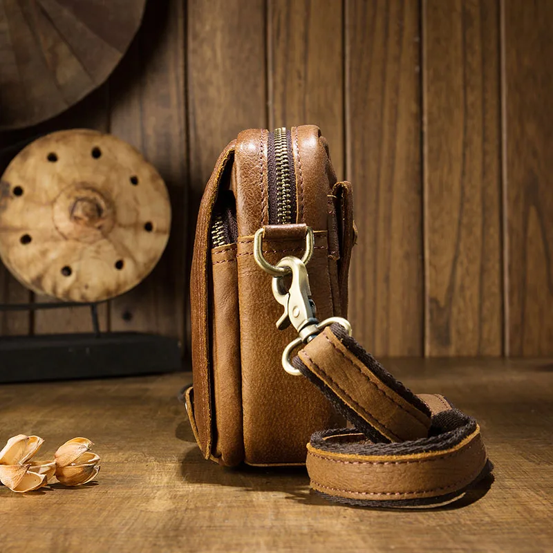 AETOO  Cowhide shoulder Messenger bag men sports bag outdoor portable small backpack casual mini pockets male bag