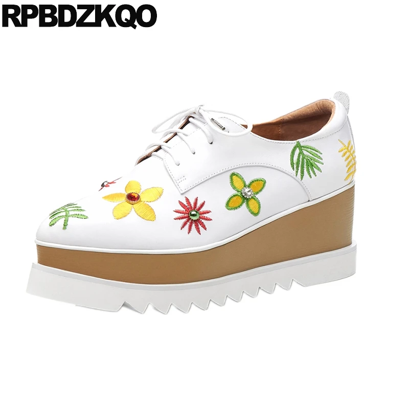 

Floral Creepers Chinese Embroidered Shoes Flower Embroidery Rhinestone Diamond White Platform Women Crystal Pointed Toe Wedge