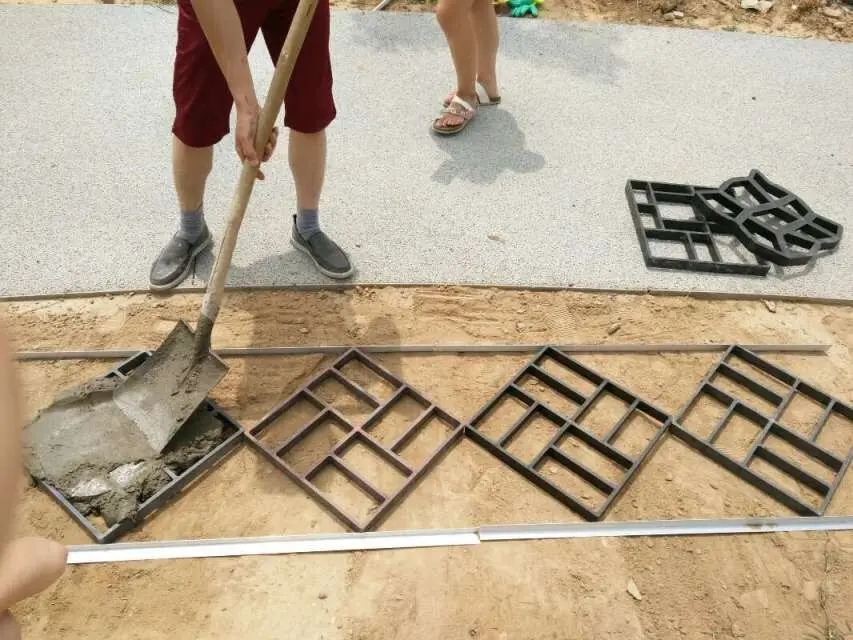 40*40*4 cm Pavement Mold Plastic Path Maker Paving Concrete Mold For Garden Path Pathmate Shovel