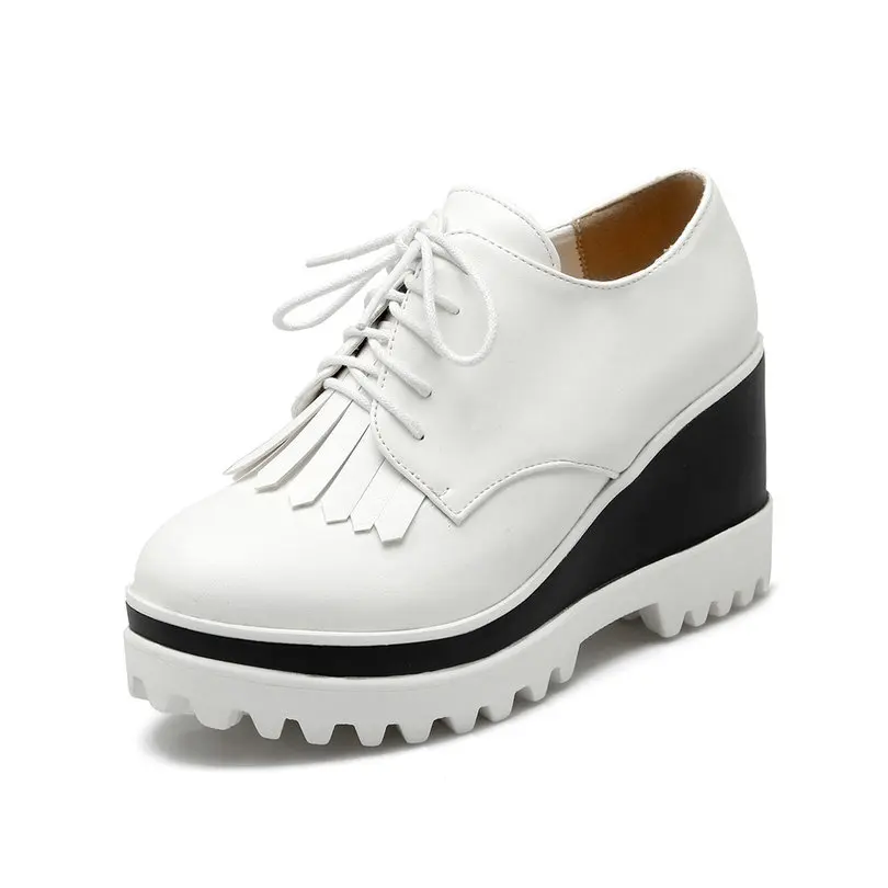 QUTAA/ г.; женская летняя обувь; женские кожаные туфли-лодочки на высокой танкетке и платформе; женские свадебные туфли на шнуровке с кисточками; размеры 34-43 - Цвет: Белый