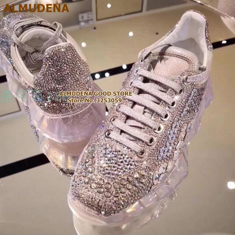 ALMUDENA/Новинка; женские кроссовки со сверкающими кристаллами и бусинами; шикарная обувь для отдыха на шнуровке; цвет золотистый, Серебристый; повседневная обувь на прозрачной платформе