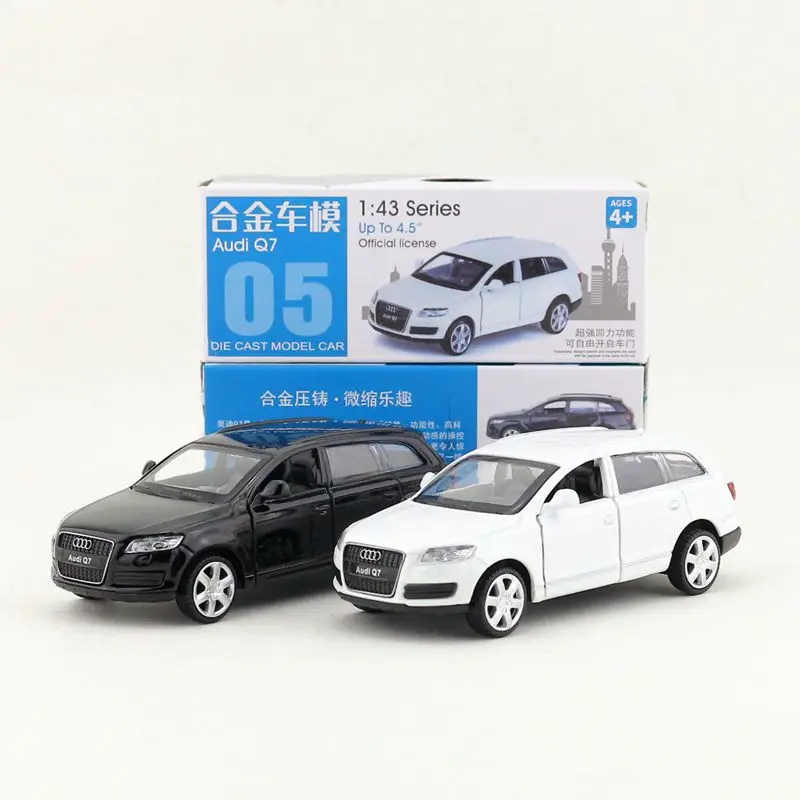 Модель в подарочной коробке модель внедорожника AUDI Q7 1:43 из сплава автомобиля