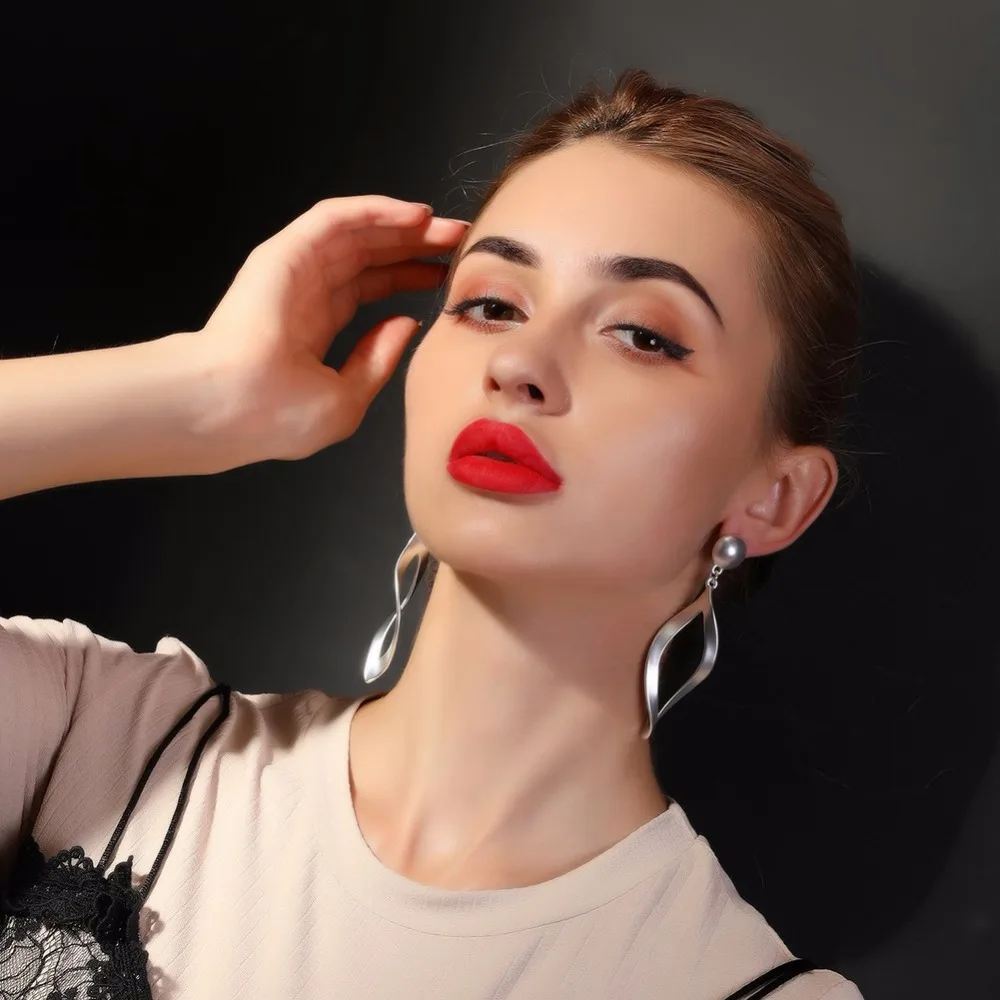 

Transmit love Earrings for woman Best selling line alloy temperament earrings hollow geometric simple earrings jewelry gifts