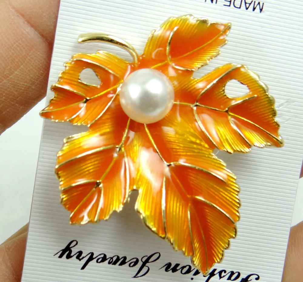 

High Quality Leaves Brooches Men Women Suits Dress Hat Collar Brooch Pins Scarf Buckle Party Weddings Banquet Brooch Gifts W8