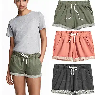 women's outfits with grey shorts