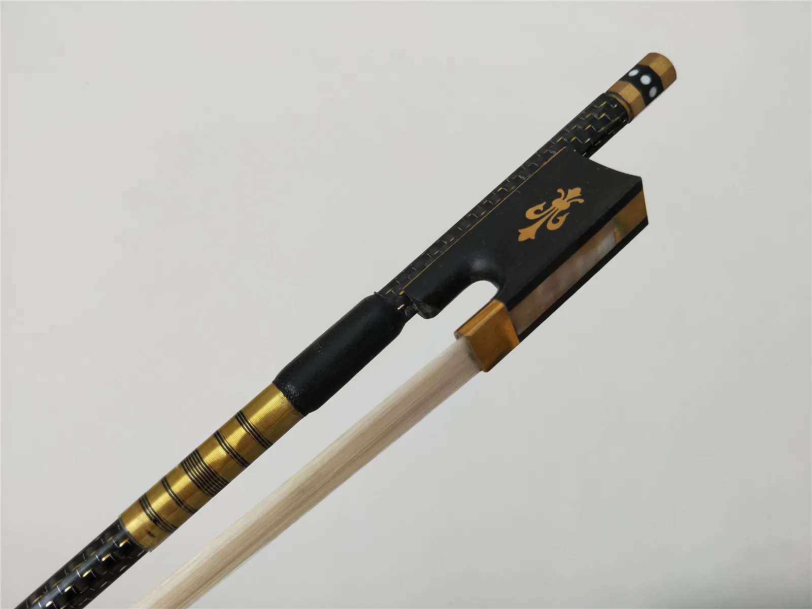 1 PC Carbon Fiber Violin Bow 4/4 Ebony Frog In Different Colors White Bow Hair