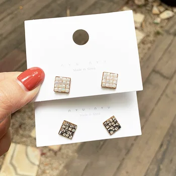 

MENGJIQIAO 2019 New Vintage Geometric Square Acrylic Stud Earrings For Women Fashion Temperament Cute Rhinestone Oorbellen
