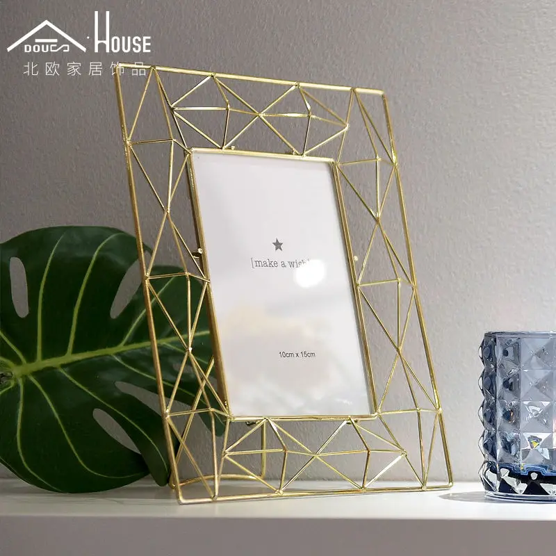 Adous Utara Eropa Minimalis Garis Geometri Kreatif Besi Bingkai
