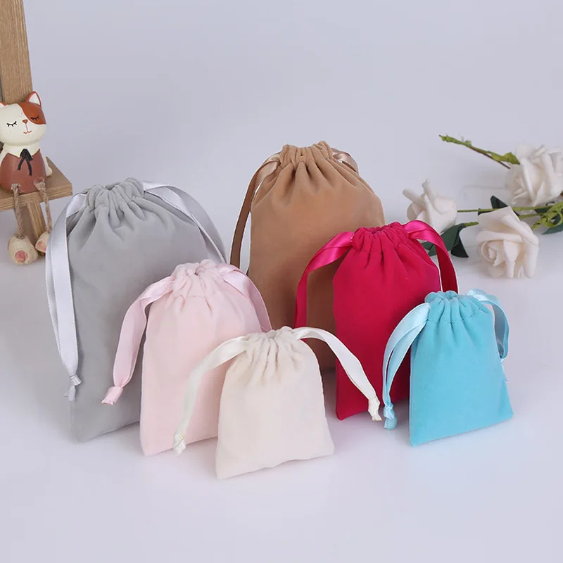 

50pcs Soft Velvet Pouches with Drawstrings Cute wedding candy bags for Makeup Brushes set Gift Packaging New pochette tissu