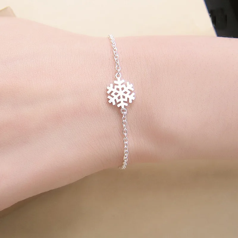 браслет со снежинкой