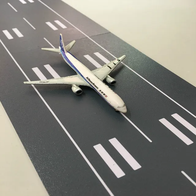 15x10cm 1/1000 simulation passenger aircraft model runway platform