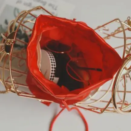 Женская вечерняя сумка-клатч в клетку с металлической рамкой, мини-сумка с вышивкой в клетку для птиц, женская сумочка с золотой кисточкой