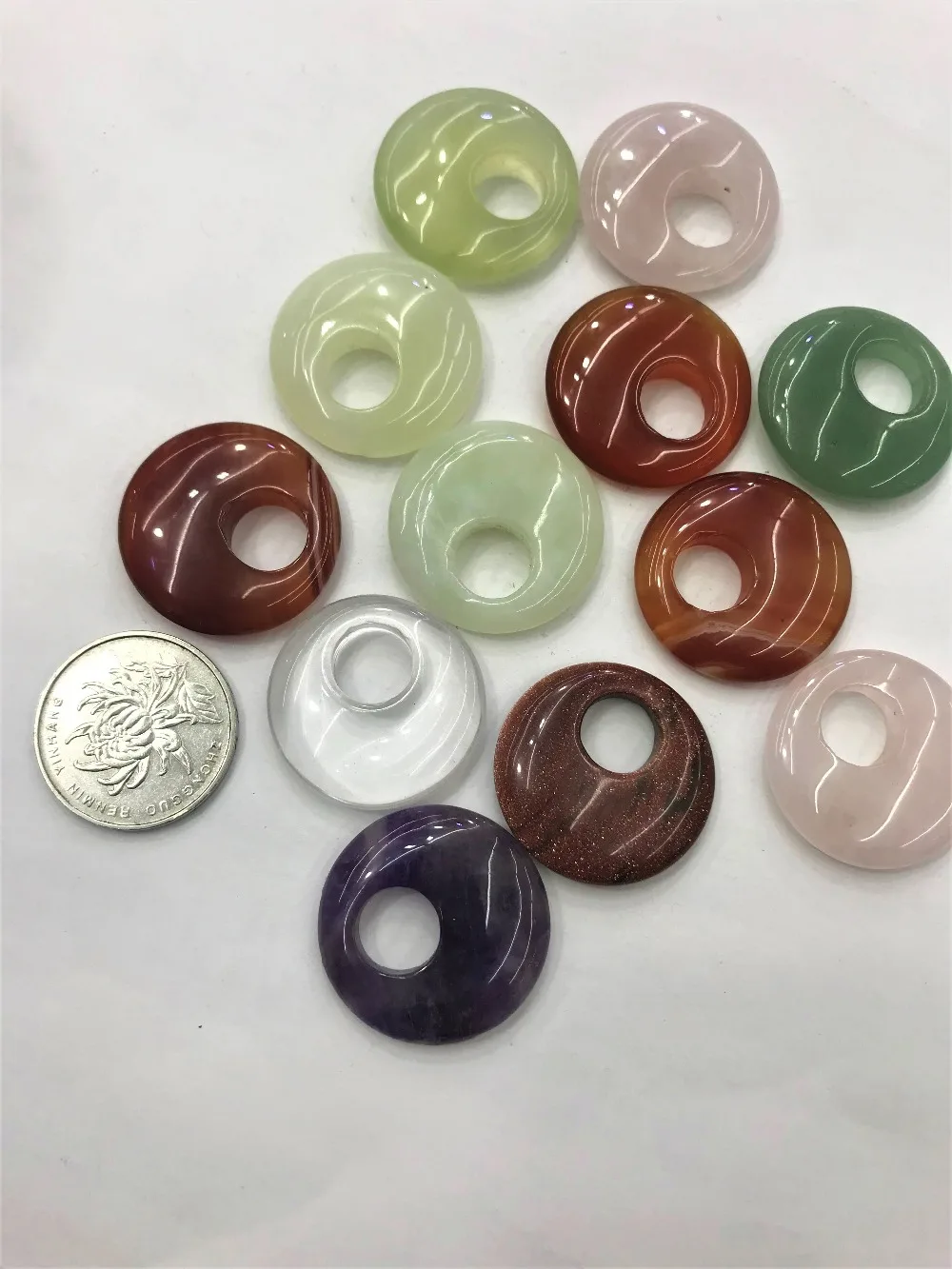 

Natural Agogo Ring Shape Quartzs,Aventurines,Carnelians,Goldsand stone Pendant Jewelry Semi Precious Beads Mak Wholesale For DIY