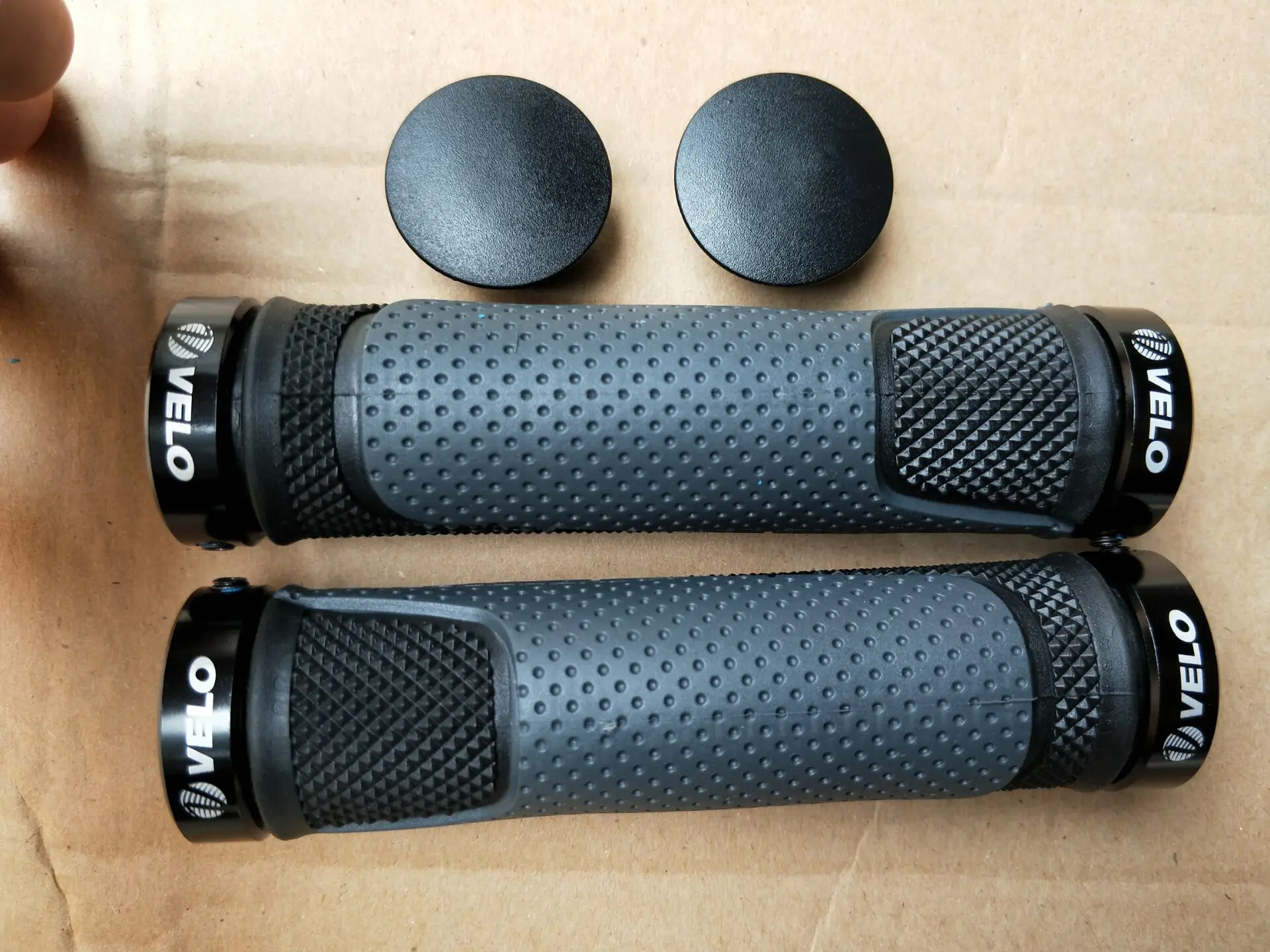 

stock limited! cool price Original 2015 new design light weight 137g mtb handlebar TPR soft comfortable bicycle grips