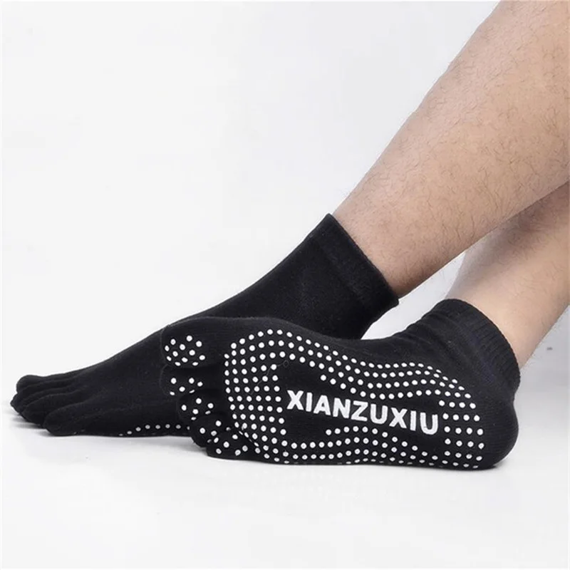 Men's Cotton Sports Non-slip Yoga Socks with Grips Breathable Anti Skid Floor Socks for Pilates Gym Fitness 4 colors 1Pair yoga socks