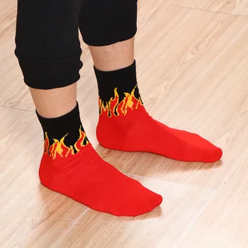 

New Men Red Fire Pattern Socks Skateboard Hip-Hop Fashion Cool People Socks Classic Street Skate Socks Unisex Chaussettes