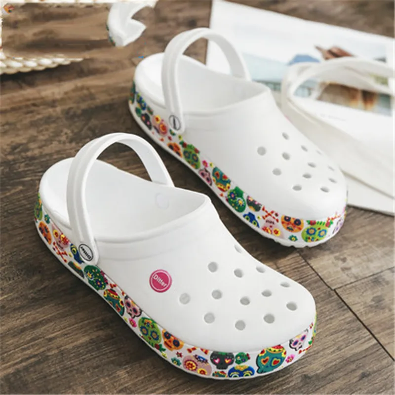 

2019 new hole shoes female non-slip soft bottom baotou large size student beach shoes wild Korean version of the thick bottom sa