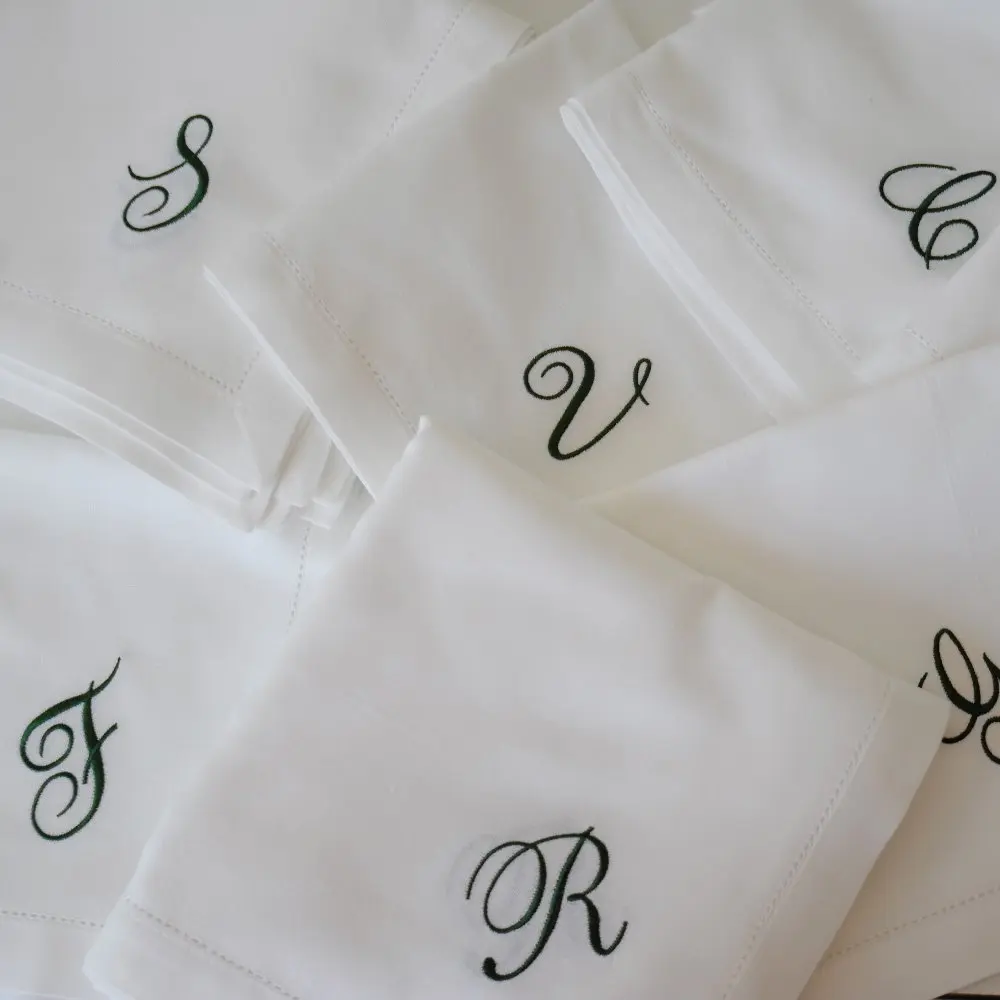 Скрипт шрифт монограмма вышитые белые салфетки для обеда, белая салфетка для подарка на новоселье свадебного события