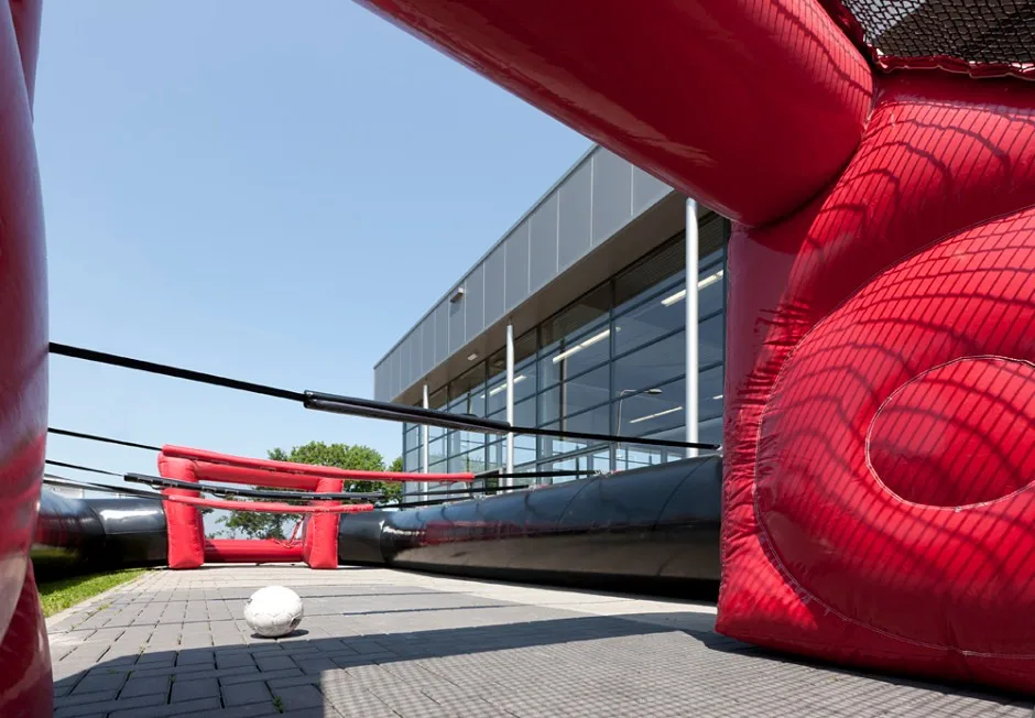inflatable-human-table-soccer-black-red-4-940x652