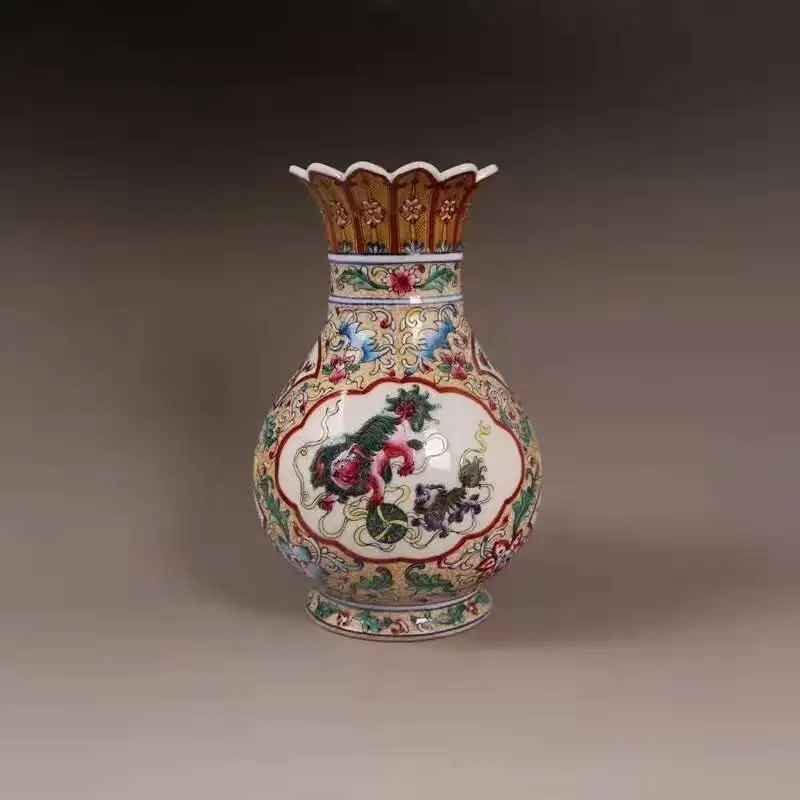 

Exquisite Chinese Archaize Colored Enamel Decorative Auspicious Flower and Lion Patterns Porcelain Jar / Pot No.2