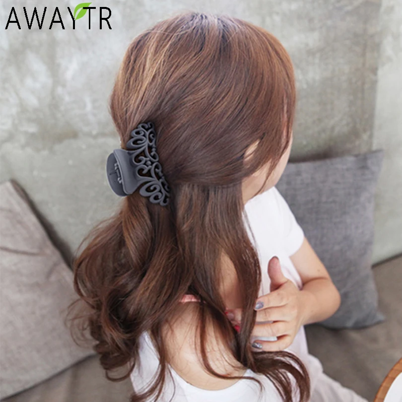 

2019 New Arrival Hairdress For Women Scrub Black Plastic Hair Claw Clips Hollow Out Carving Crab For Hair Large Size Hair Clamps