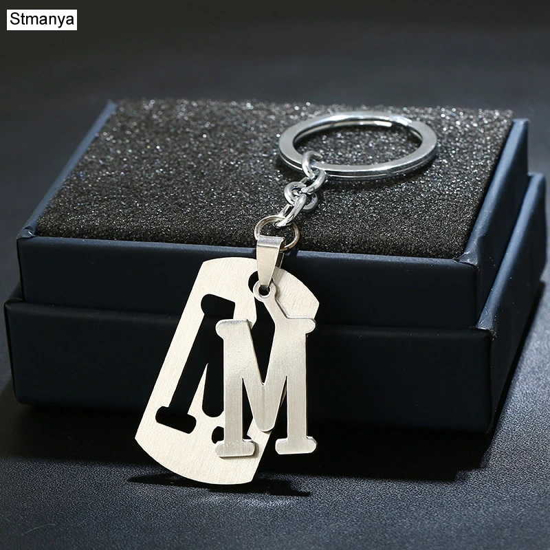 LLavero de acero inoxidable para hombre y mujer, accesorio con 26 letras, el mejor regalo para pareja, joyería para coche, A-Z