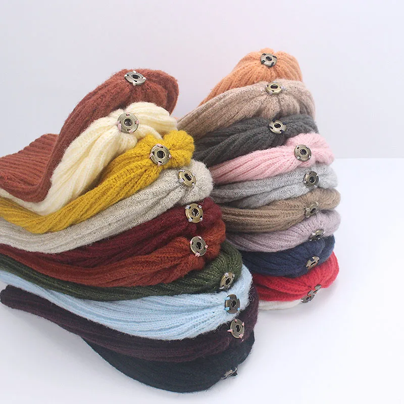 Женская шапка с помпоном, шапка осень-зима, настоящий мех, помпон, помпон, кроше, мягкая, однотонная, черная, розовая, Серая шапка, шапка с помпоном