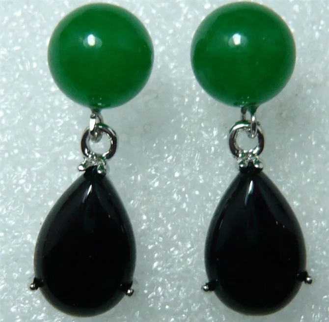 

fine handmade green jade black agate stud earrings 5.29