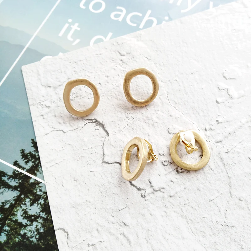 

Free Shipping Simple Cute Round Alloy Earring